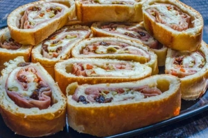 plato con pan de jamón