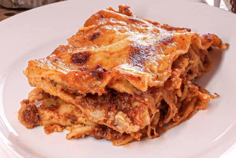 Pasticho Venezolano: Receta Tradicional de Lasaña plato con pasticho venezolano
